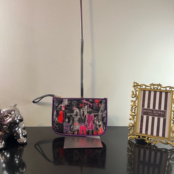 henri bendel Handbags - Henri Bendel New York Style “Runway Girls” wristlet pouch